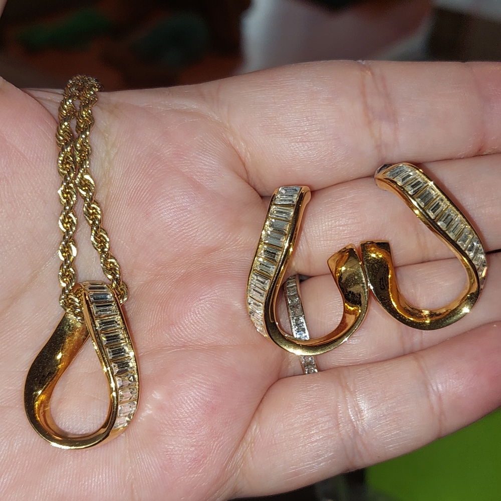 Swarovski Vintage Stamped Goldtone Women's Earrings And Necklace set. Beautiful